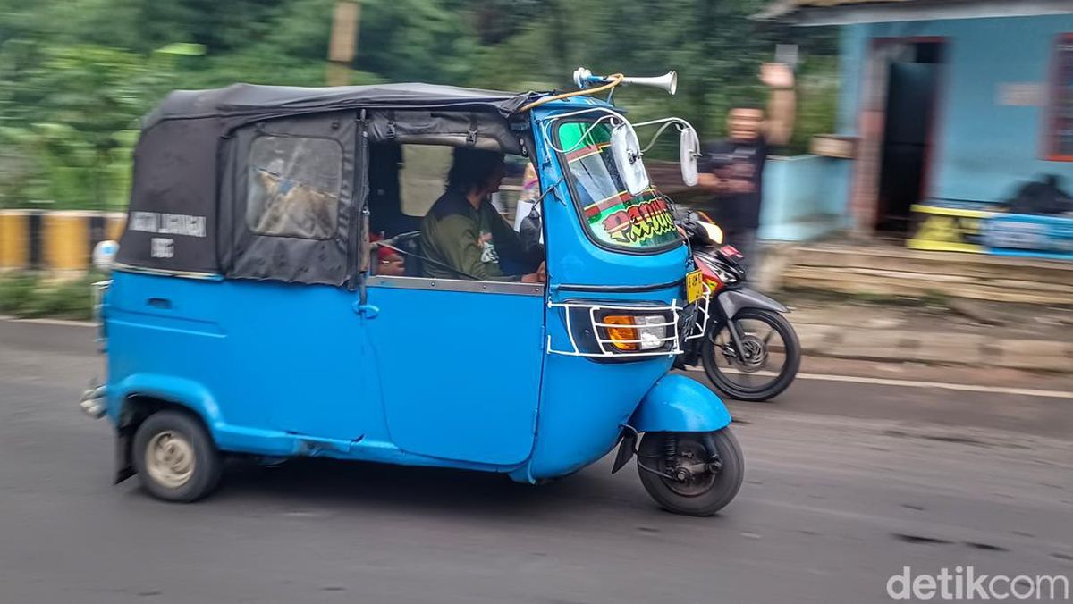 Pemudik Nekat Naik Bajaj dan Bersepeda Demi Pulang Kampung