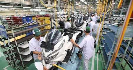 Industri Manufaktur RI Anjlok, Kita Tua Sebelum Kaya